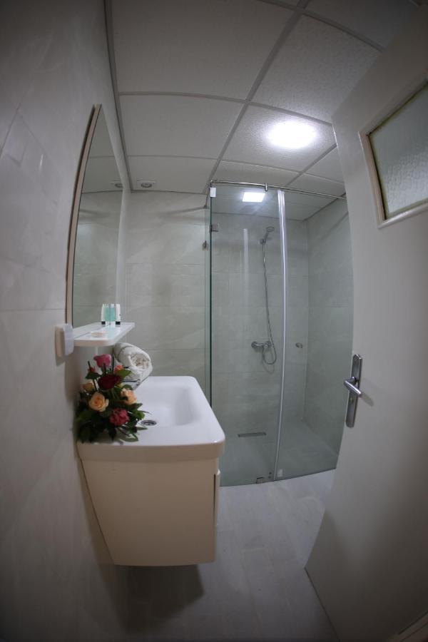 אוג'דה Hotel Des Lilas מראה חיצוני תמונה