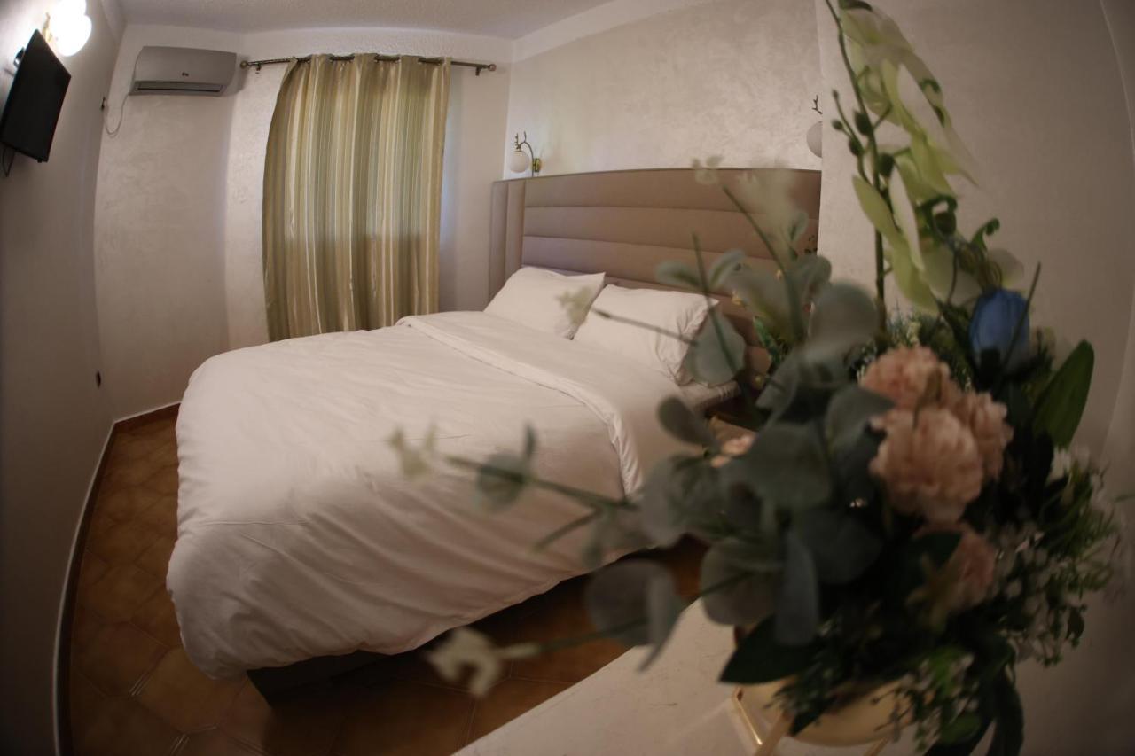 אוג'דה Hotel Des Lilas מראה חיצוני תמונה